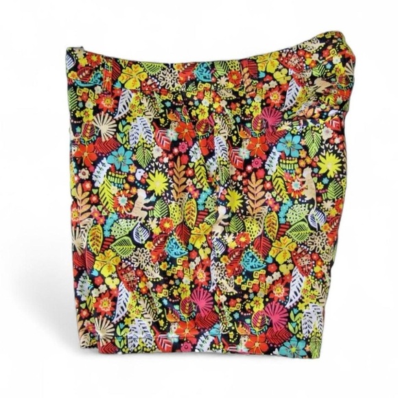 Crown & Ivy Floral Jungle Shorts / 20W🌴🐒🌸 - Picture 7 of 7